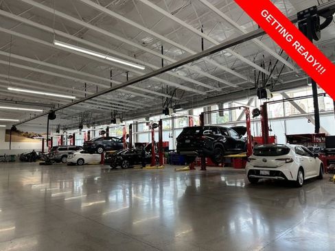 Used 2021 Toyota Corolla LE image 32