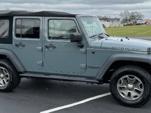 Used 2015 Jeep Wrangler Unlimited Rubicon w/ Connectivity Group image 13