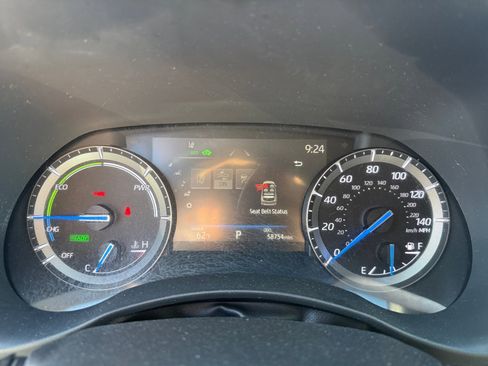 Used 2021 Toyota Highlander XLE image 11