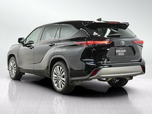 Used 2026 Toyota Highlander Platinum AWD/4WD image 3