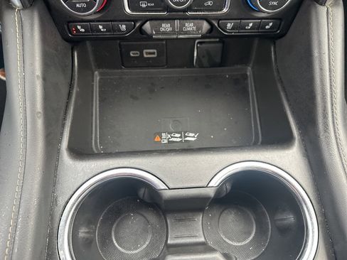 Used 2023 Chevrolet Suburban Premier image 22