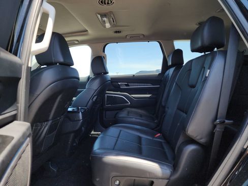 Used 2024 Kia Telluride EX w/ EX Captain's Chair Package AWD/4WD image 19