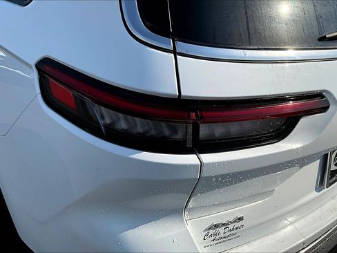 Used 2024 Jeep Grand Cherokee L Limited w/ Luxury Tech Group II image 28