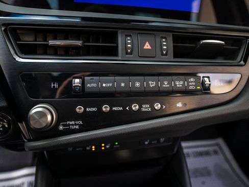 Used 2024 Lexus ES 350 w/ Premium Package image 21