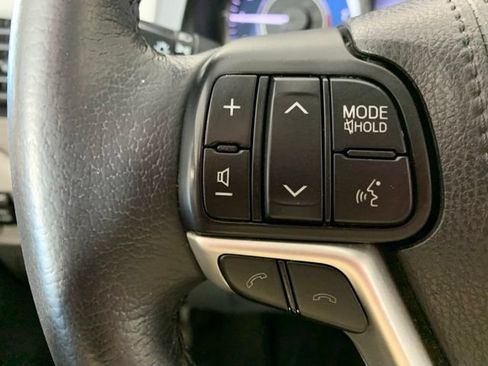 Used 2018 Toyota Sienna XLE FWD image 30