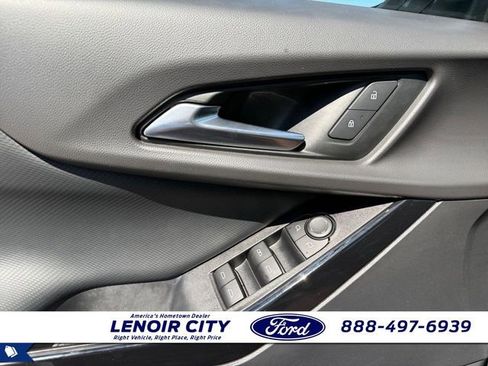 Used 2025 Chevrolet Equinox LT AWD/4WD image 18