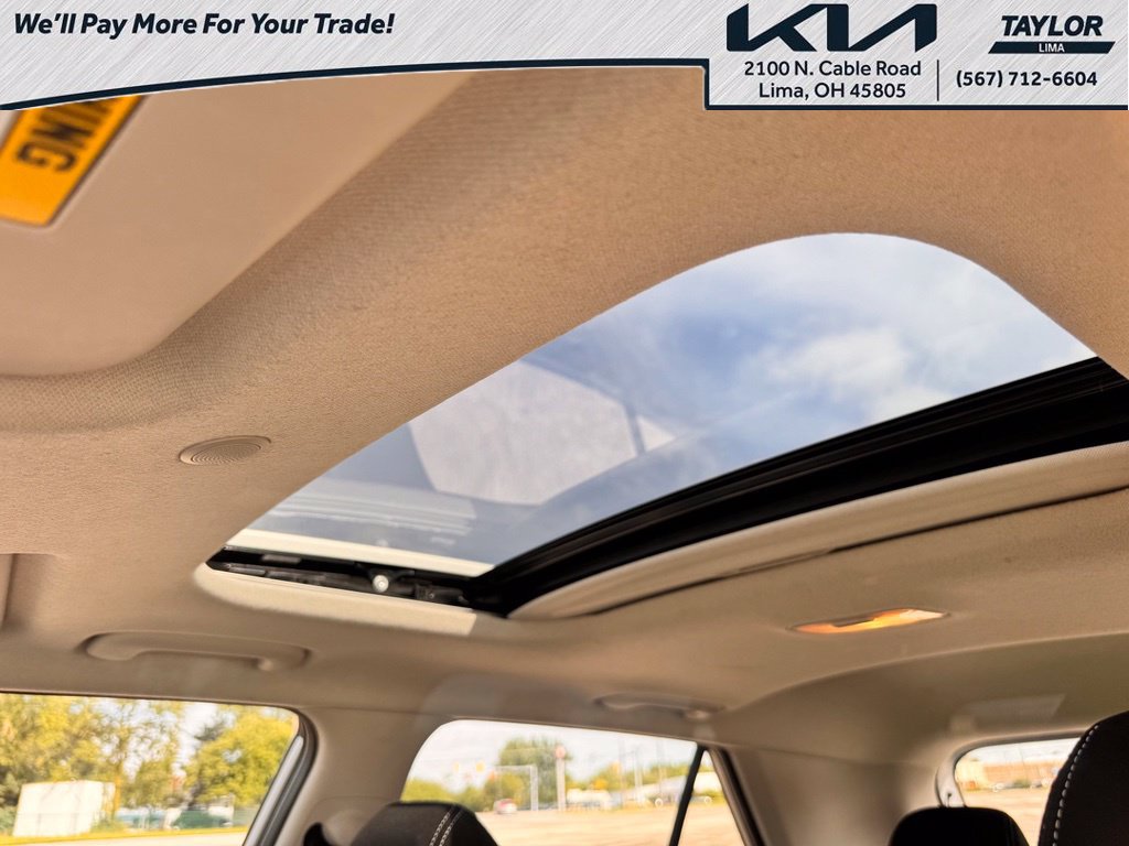Used 2025 Hyundai Venue SEL FWD image 14