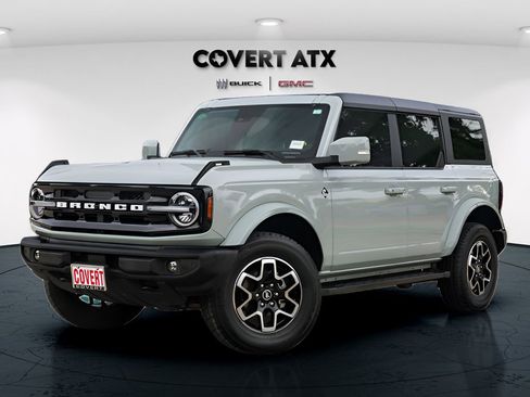 Used 2024 Ford Bronco Outer Banks AWD/4WD image 2