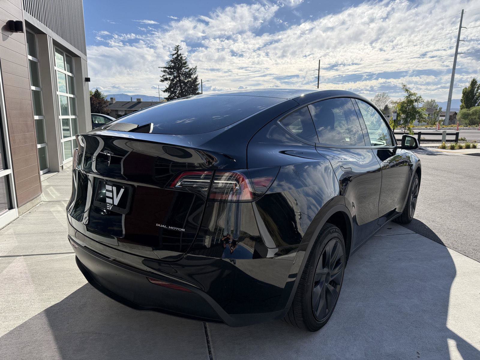 Used 2024 Tesla Model Y Long Range AWD/4WD image 8