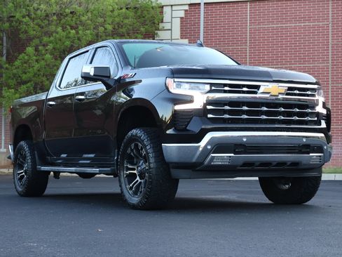 Used 2025 Chevrolet Silverado 1500 LTZ image 1