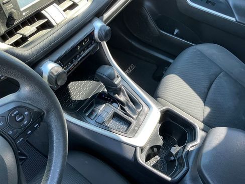 Used 2020 Toyota RAV4 LE image 29