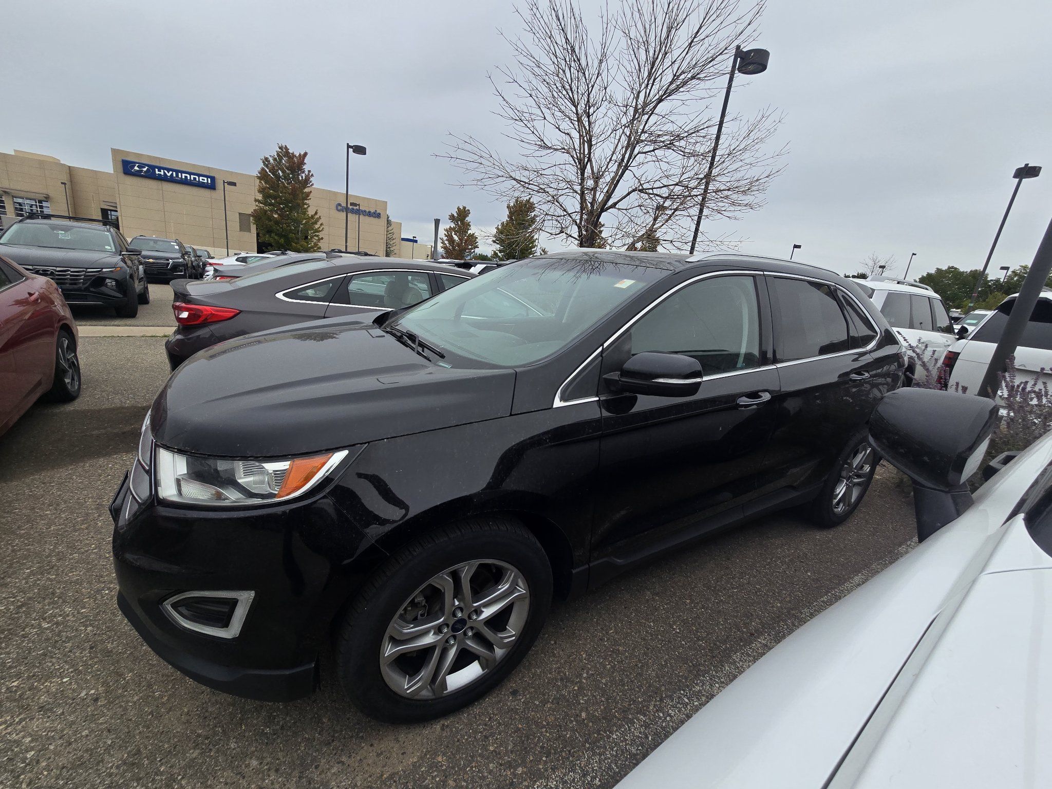 Used 2016 Ford Edge Titanium w/ Technology Package AWD/4WD image 2