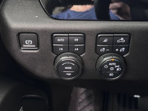 Certified 2024 Chevrolet Silverado 2500 LTZ w/ LTZ Plus Package AWD/4WD image 28