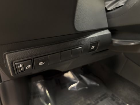 Used 2026 Toyota Corolla LE FWD image 27