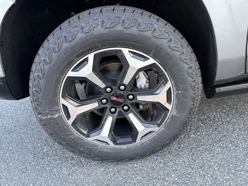 New 2026 GMC Yukon AT4 w/ AT4 Premium Package image 8