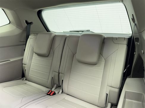 Used 2025 Volkswagen Atlas SEL image 43