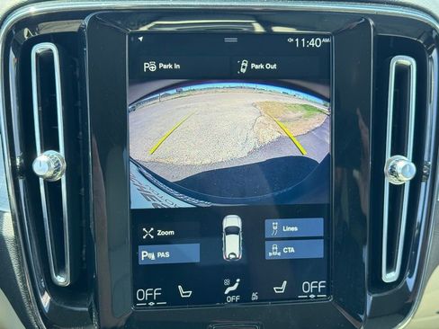 Used 2019 Volvo XC40 T4 Momentum FWD image 4