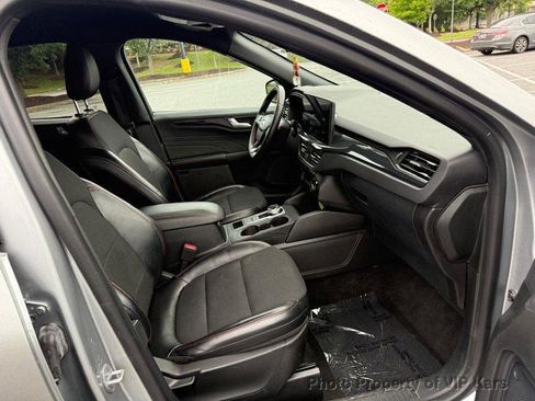 Used 2023 Ford Escape ST-Line w/ Tech Pack #1 FWD image 9