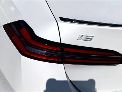 New 2026 BMW i5 eDrive40 w/ M Sport Package image 14