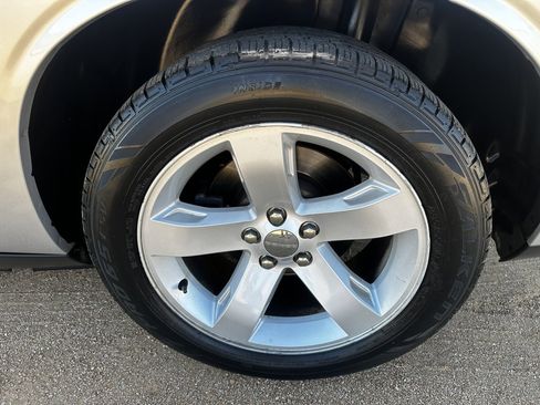 Used 2012 Dodge Challenger SXT image 10