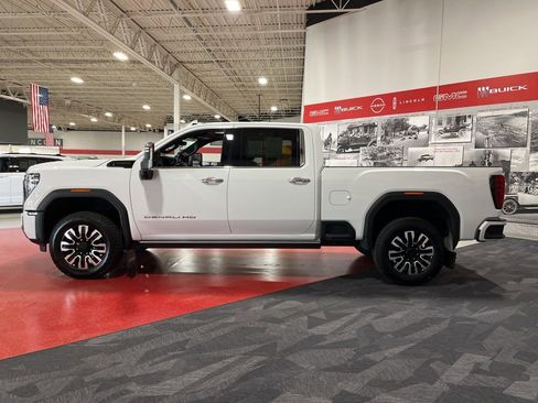 Used 2024 GMC Sierra 3500 Denali Ultimate AWD/4WD image 6