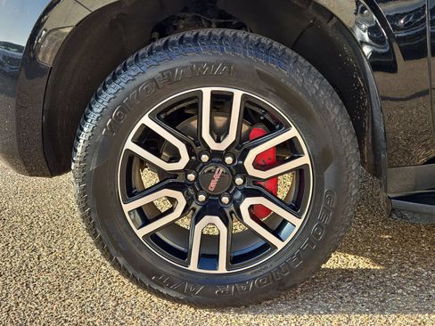 Used 2023 GMC Yukon AT4 AWD/4WD image 11