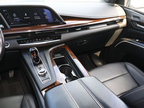 Used 2021 Cadillac Escalade Luxury image 16