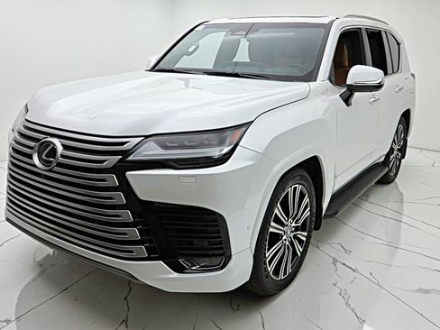 Used 2025 Lexus LX 700h Luxury AWD/4WD image 14