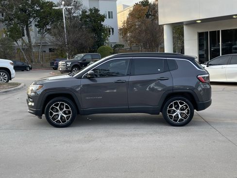 Used 2024 Jeep Compass Limited image 3