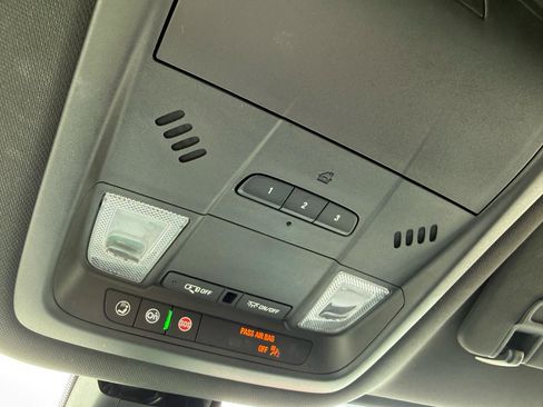 Used 2022 Buick Enclave Premium AWD/4WD image 39