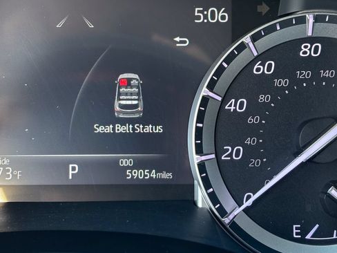 Used 2022 Toyota Highlander XLE AWD/4WD image 29