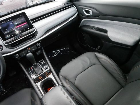 Used 2022 Jeep Compass Latitude image 11