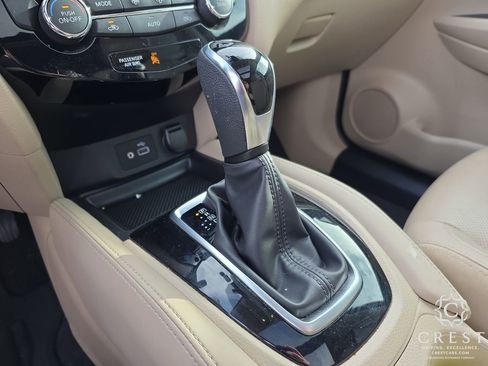 Used 2018 Nissan Rogue SL w/ Premium Package image 22