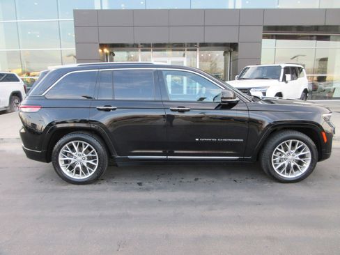 Used 2023 Jeep Grand Cherokee Summit w/ Luxury Tech Group V image 12