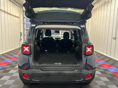 Used 2021 Jeep Renegade Latitude AWD/4WD image 16