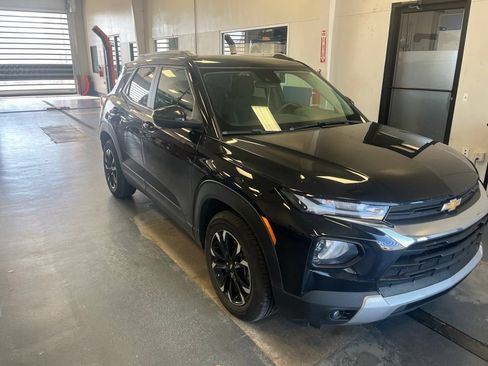 Used 2022 Chevrolet TrailBlazer LT FWD image 1