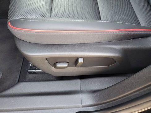 Used 2022 Buick Envision Essence w/ Sport Touring Package image 16