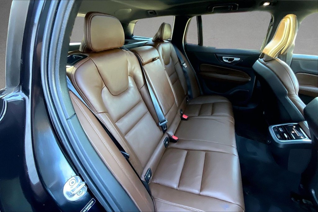 Used 2024 Volvo V60 B5 Cross Country Ultimate w/ Protection Package Premier AWD/4WD image 26