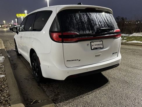 Used 2024 Chrysler Pacifica Select image 47