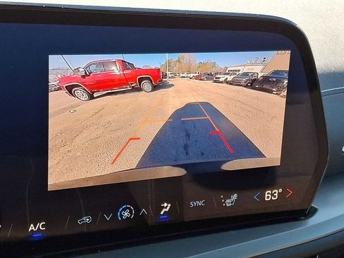 Used 2025 Chevrolet Traverse LT image 20