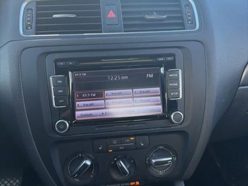 Used 2014 Volkswagen Jetta TDI FWD image 2