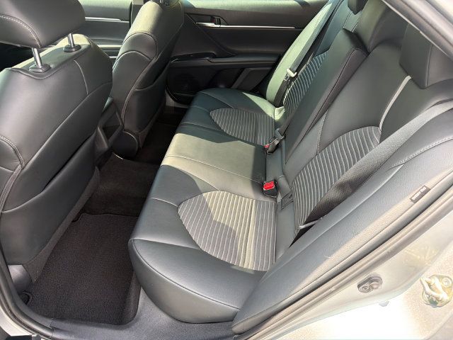 Used 2020 Toyota Camry SE FWD image 21