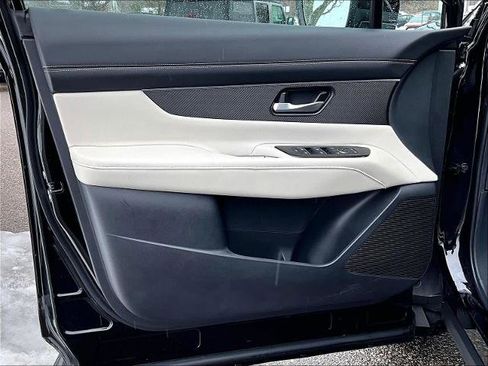 Certified 2025 Nissan Murano SV image 9