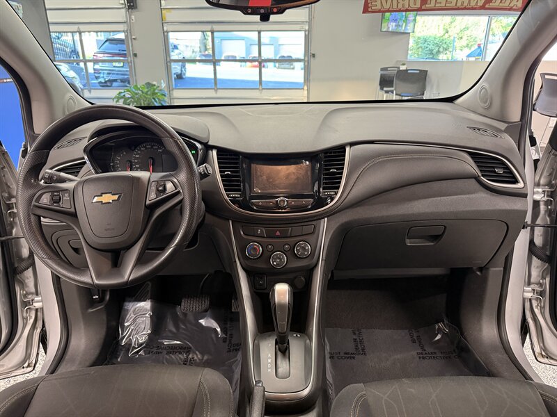 Used 2017 Chevrolet Trax LT w/ Driver Confidence Package AWD/4WD image 31