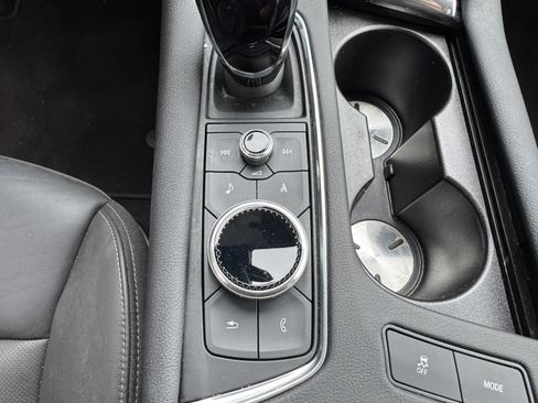 Used 2025 Cadillac XT6 Premium Luxury image 21