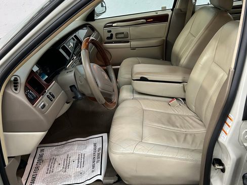 Used 2004 Lincoln Town Car Ultimate image 13