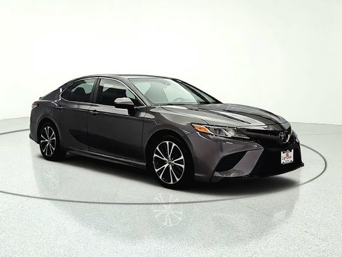 Used 2018 Toyota Camry SE FWD image 9