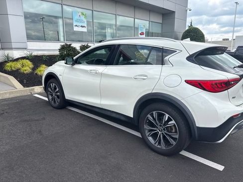 Used 2018 INFINITI QX30 Premium w/ Navigation Package AWD/4WD image 4