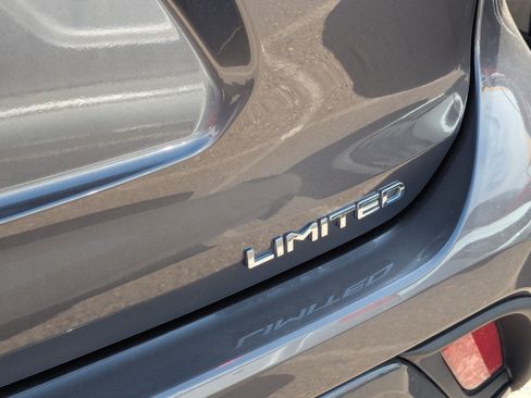 Used 2023 Toyota Highlander Limited FWD image 4