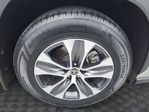 Used 2023 Toyota Highlander XLE FWD image 21